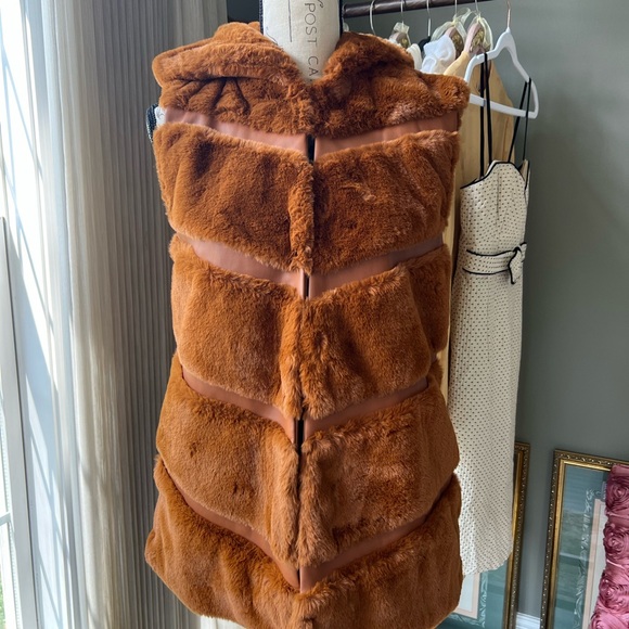 Joseph Ribkoff Brown Faux Fur Vest Puffer size Medium - Picture 1 of 9